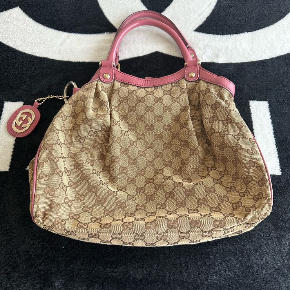 Well loved Hobo Gucci